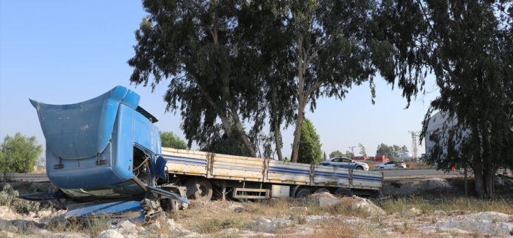 Adana'da tır ile cip çarpıştı 3 kişi yaralandı