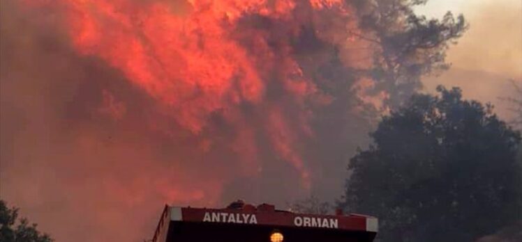 GÜNCELLEME – Antalya'da çıkan orman yangınına müdahale ediliyor