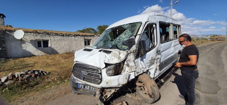 Ardahan'da veterinerleri taşıyan araç devrildi: 4 yaralı