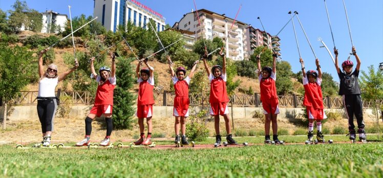 “Asfaltın küçük kayakçıları” kışın pistlerde yarışmaya hazırlanıyor