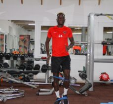 Atakaş Hatayspor'da yeni transfer Babajide David Akintola antrenmanlara başladı