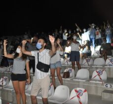 Berkay, Kuşadası'nda konser verdi