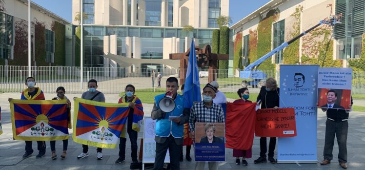 Berlin'de Çin yönetiminin Sincan, Hong-Kong ve Tibet politikası protesto edildi