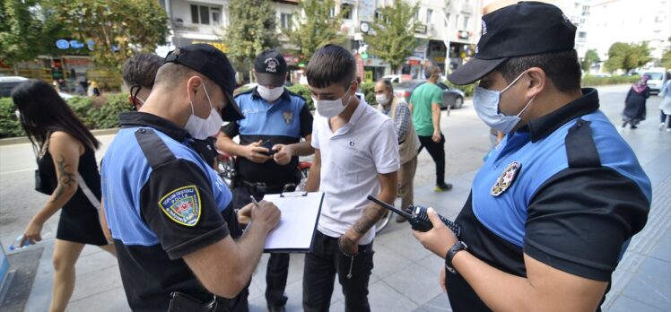 Çorum'da maske takmayıp polise direnen kişiye 392 lira ceza kesildi