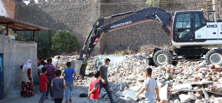 Diyarbakır surları, kaçak yapılardan arındırılıyor