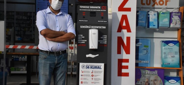 Eczanelerde temas ve bulaş riskini azaltacak cihaz tasarladı