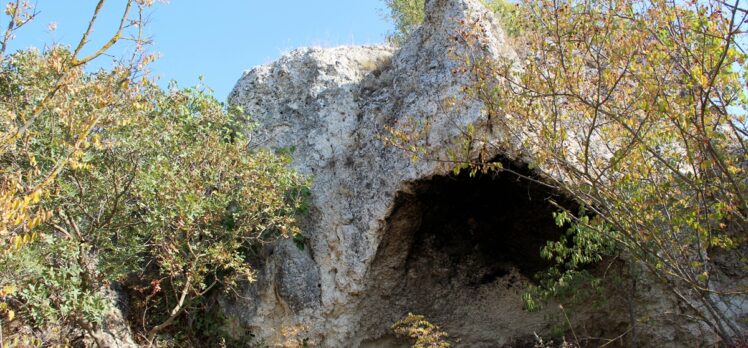 Edirne'de Traklara ait tarihi kaya sunağında”güneş diski” bulundu