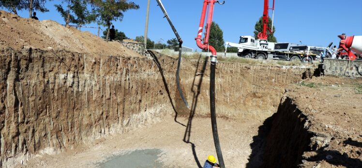 Elazığ'da deprem nedeniyle yıkılan okulun yerine yenisinin temeli atıldı