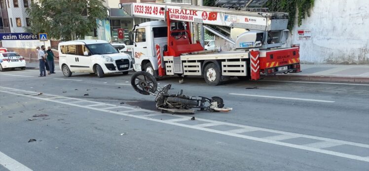 GÜNCELLEME – Elazığ'da otomobil ve motosiklet çarpıştı: 1 ölü, 2 yaralı