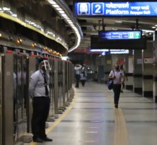 Hindistan Kovid-19 salgınına rağmen ülkenin en işlek metro ağını hizmete açtı