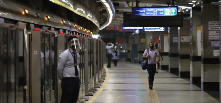 Hindistan Kovid-19 salgınına rağmen ülkenin en işlek metro ağını hizmete açtı