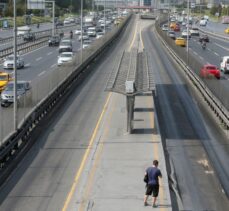 İstanbul'da Kovid-19 tedbirlerine ilişkin yeni toplu ulaşım kurallarına uyuluyor