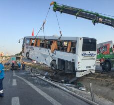 GÜNCELLEME – İstanbul'da yolcu otobüsü devrildi: 9 yaralı