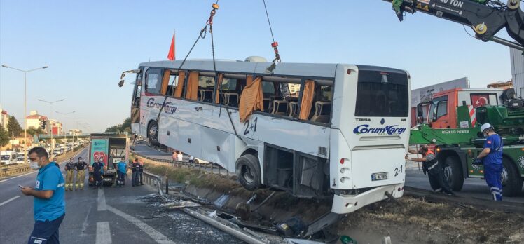 GÜNCELLEME – İstanbul'da yolcu otobüsü devrildi: 9 yaralı