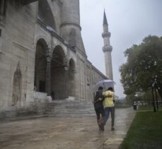 İstanbul'un bazı kesimlerinde sağanak etkili oluyor