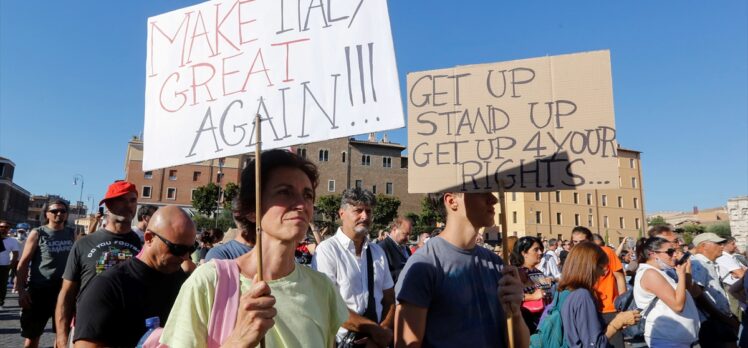 İtalya'da Kovid-19 önlemleri protesto edildi