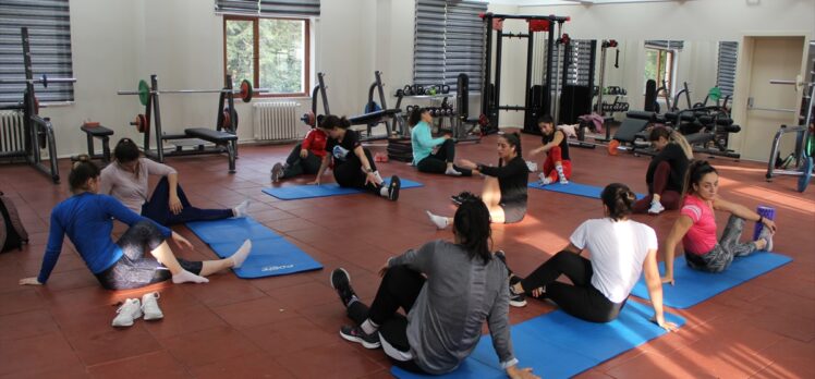 Kadın güreşçiler gözünü olimpiyatlara dikti