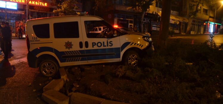 Kahramanmaraş'ta kaza yapan ekip aracındaki 2 polis yaralandı