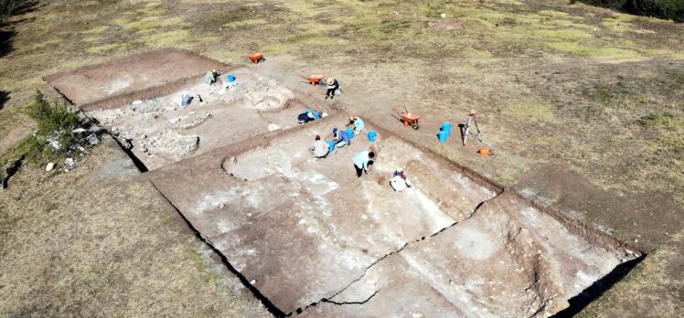 Kastamonu'da Kahin Tepe kazısında eski döneme ait tapınak bulundu