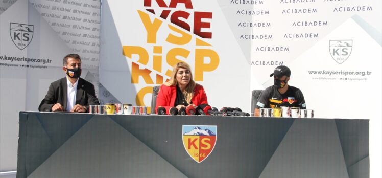 Kayserispor'da 9 futbolcu için imza töreni düzenlendi