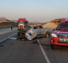 Malatya'da pikap refüje çarptı: 1 ölü