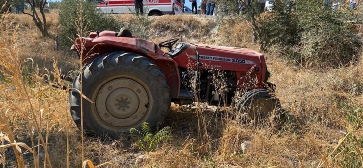 Manisa'da devrilen traktörün sürücüsü öldü