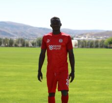 Sivasspor'un yeni transferi Casimir Ninga, “Takımın çok güzel bir atmosferi var”