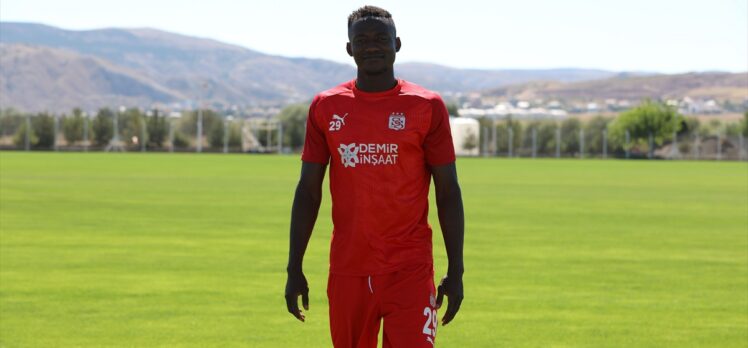 Sivasspor'un yeni transferi Casimir Ninga, “Takımın çok güzel bir atmosferi var”