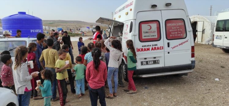 Türk Kızılay, toz fırtınasının yaşandığı Polatlı'da tarım işçilerinin ihtiyaçlarını karşıladı