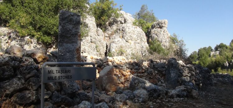 Uzuncaburç Antik Kenti'nde kazı çalışmalarında 32 mezar ortaya çıkarıldı