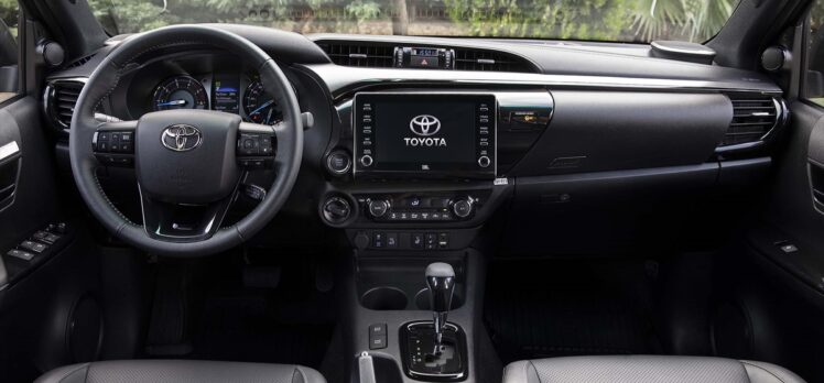 Yeni Toyota Hilux Türkiye'de satışa sunuldu