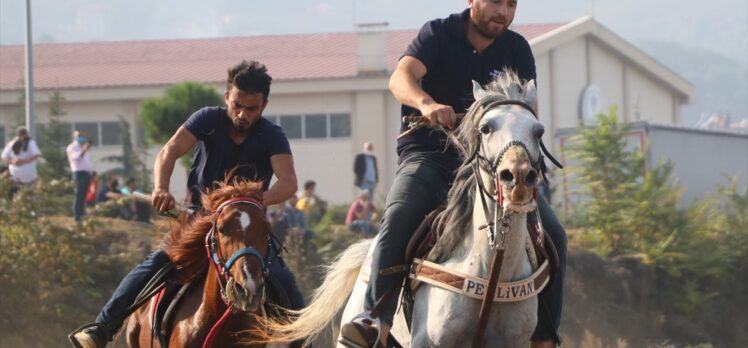 3. Beşikdüzü Cumhuriyet Rahvan At Yarışı yapıldı