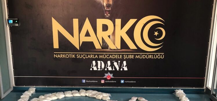 Adana'da şüpheli araçtan 205 bin uyuşturucu hap ve 8 kilo 250 gram esrar çıktı