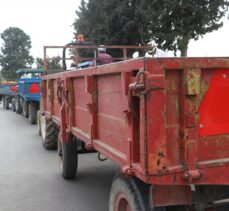 Adana'da trafik kazalarını azaltmak amacıyla traktör sürücülerine reflektör dağıtıldı