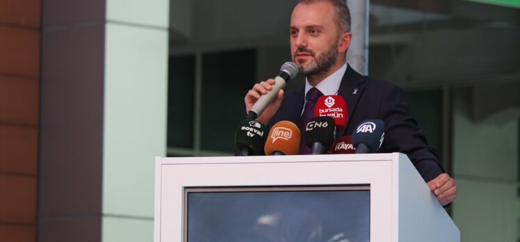 AK Parti'li Kandemir, partisinin Osmangazi ilçe kongresinde konuştu: