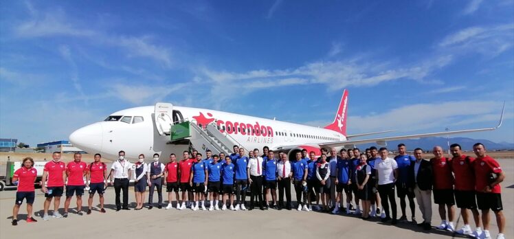 Altınordu FK, Corendon Airlines’ın özel takım uçağıyla Adana’ya uçtu