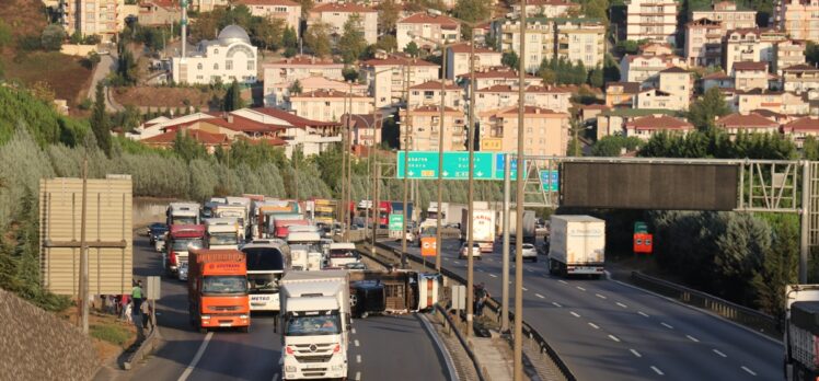 Anadolu Otoyolu'ndaki kaza trafiği aksattı