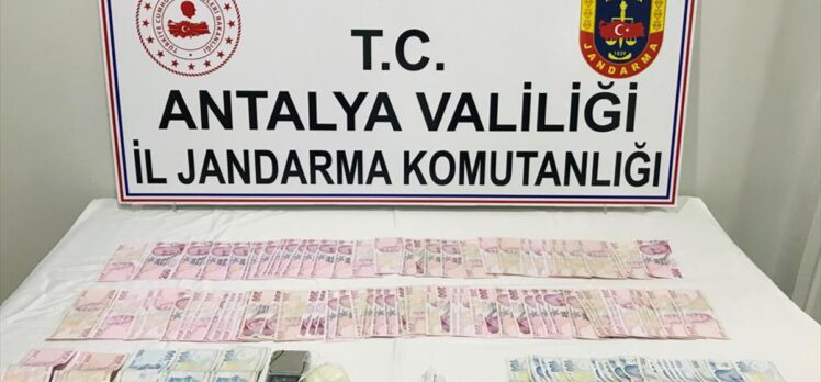 Antalya'da uyuşturucu operasyonunda 4 kişi yakalandı