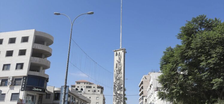 Batı Şeria'daki Dura beldesinin duvarlarını, Filistinli sanatçı Ketlu'nun eserleri süslüyor