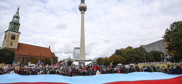 Berlin’de Azerbaycan’a destek gösterisi düzenlendi