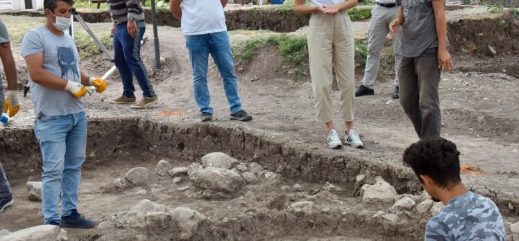 Bilecik'teki kazıda rastlanan iskeletin “Batı Anadolu’nun en eski ergen insanı”na ait olduğu tespit edildi