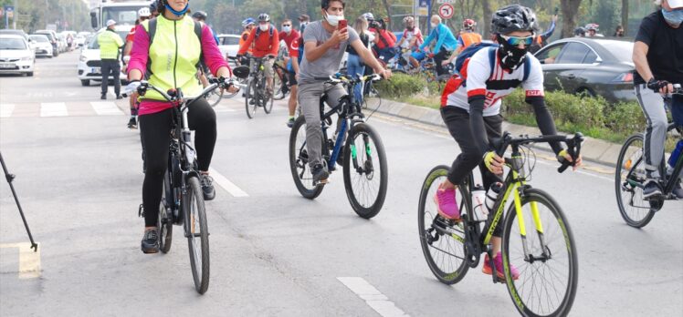 Bisikletçiler kazalara dikkati çekmek için Kalamış Parkı'nda bir araya geldi