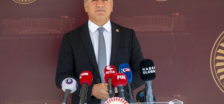 CHP'li Emir: “Pandemiyle mücadele yerine rakamlarla mücadeleyi tercih ettiler”