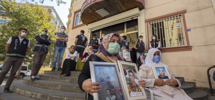 Diyarbakır annelerinin oturma eylemine bir aile daha katıldı