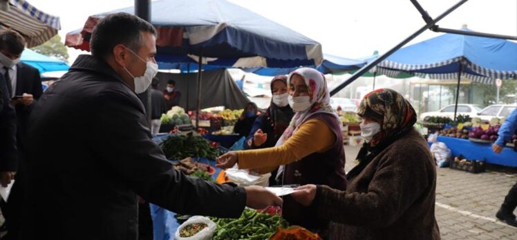 Düzce Valisi Atay'dan pazar yerinde Kovid-19 tedbirleri denetimi