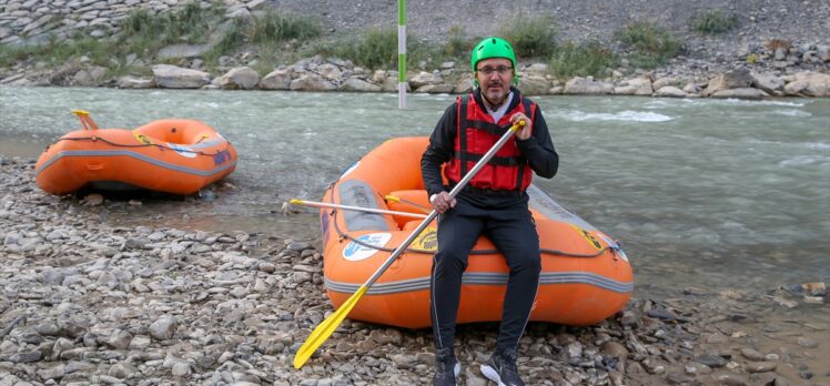 Gençlik ve Spor Bakanı Kasapoğlu Hakkari'de rafting yaptı: