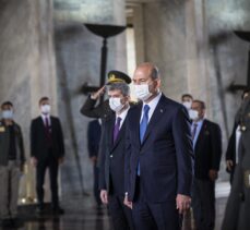 İçişleri Bakanı Soylu ve beraberindeki heyet Anıtkabir'i ziyaret etti