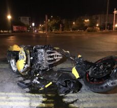 İzmir'de refüje çarpan motosikletteki 2 kişi yaralandı