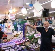 Karadeniz'deki hamsi bolluğu balıkçı tezgahlarını şenlendirdi