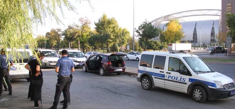 Kayseri'de akrabasının tüfekle otomobiline ateş ettiği kişi cam kesiği ile yaralandı